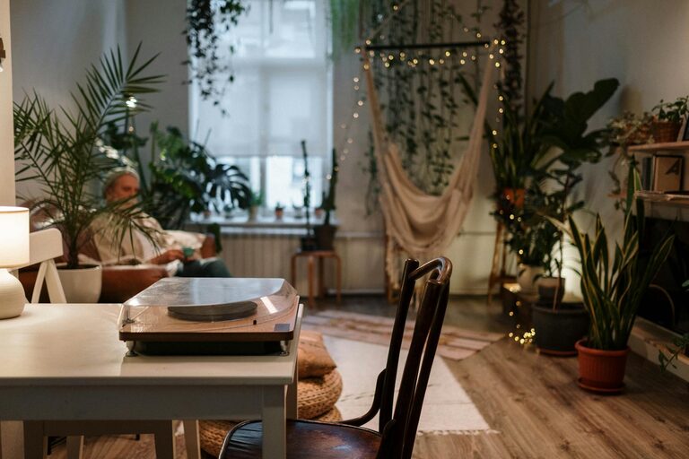 Tips for Creating a Cosy and Inviting Living Room Space at Home