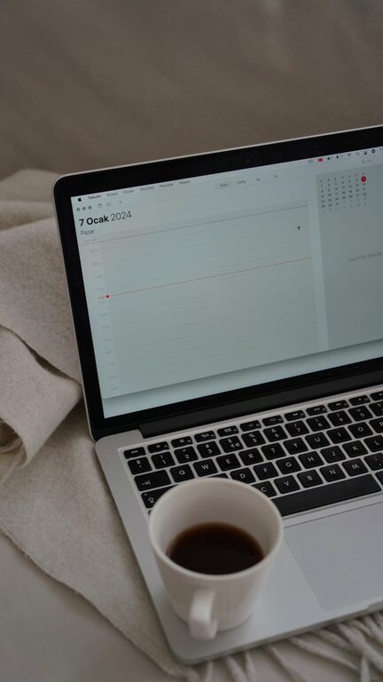 How to Create a Relaxing Morning Routine to Boost Productivity and Mood